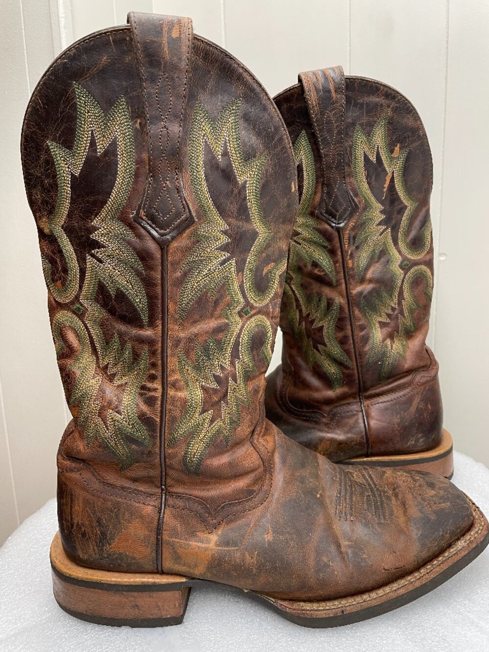 Ariat Distressed Brown Leather Square Toe Western Cowboy Boots Men’s Size 8.5 D